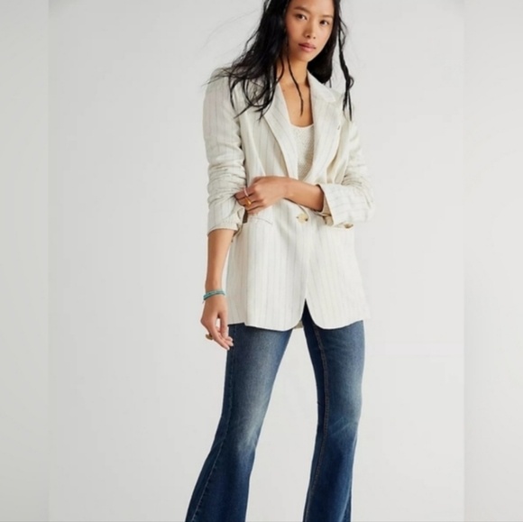Free People Jackets & Blazers - FLASH SALE❗️Giftable Free People Blazer Jacket Off-white NWOT